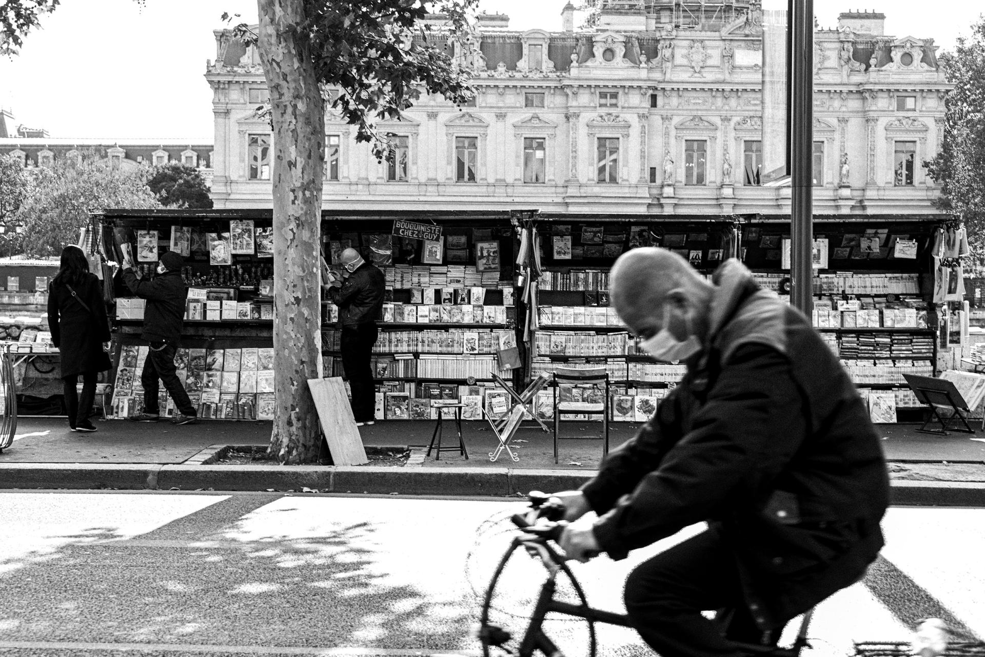 New York Photography Awards Winner - The Bouquinistes of Paris