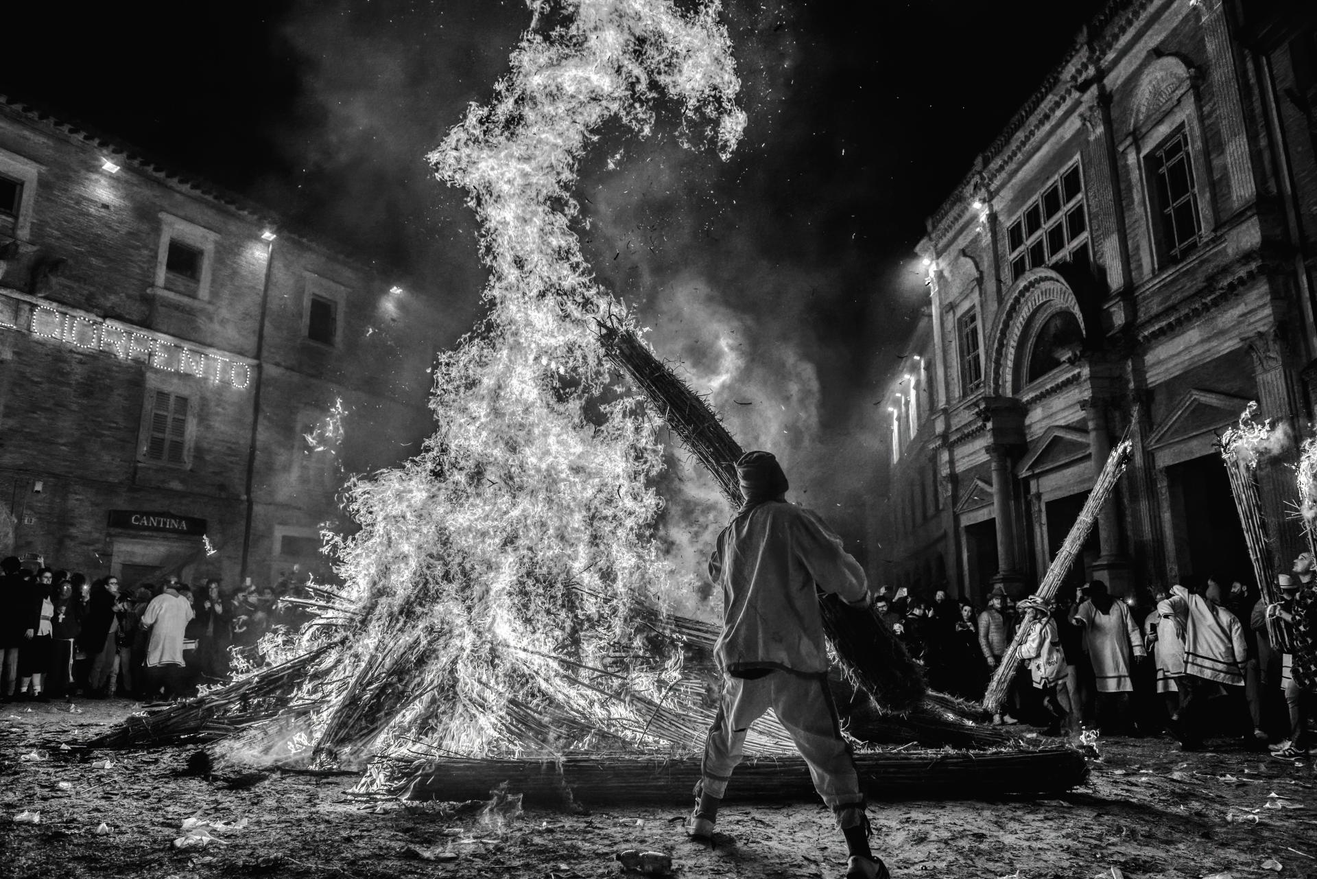 New York Photography Awards Winner - Carnevale Storico di Offida: Bove Finto ~ Vlurd